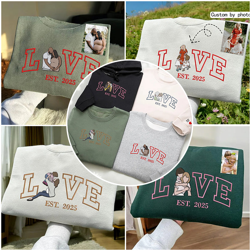 Personalisiertes besticktes Foto „Mom LOVE Est Year“ Rundhalsausschnitt/Hoodie/T-Shirt