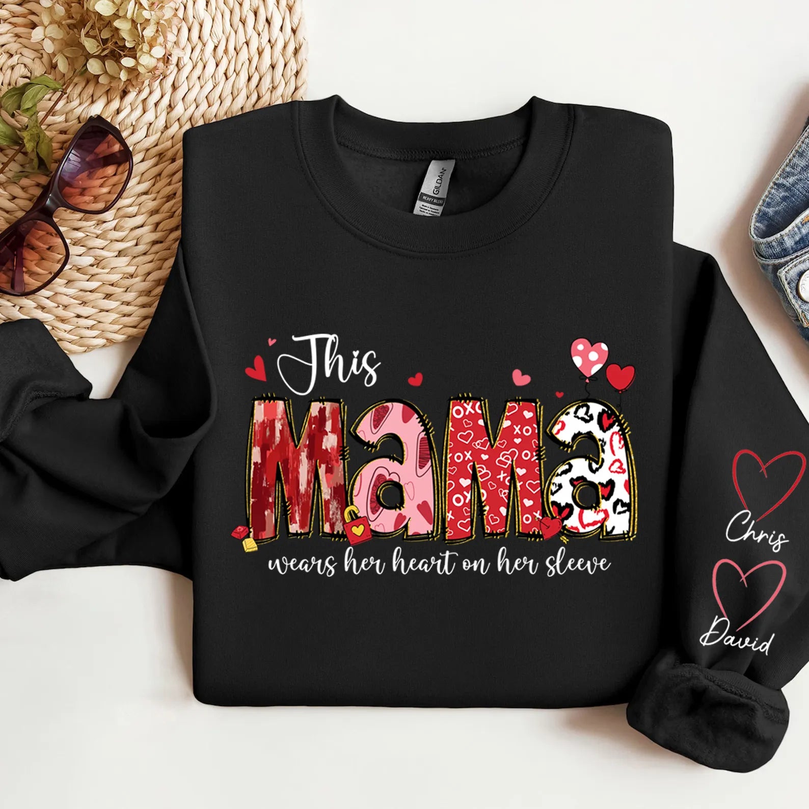 Cette maman porte son cœur sur sa manche - Sweatshirt personnalisé pour maman - Cadeau pour maman et grand-mère