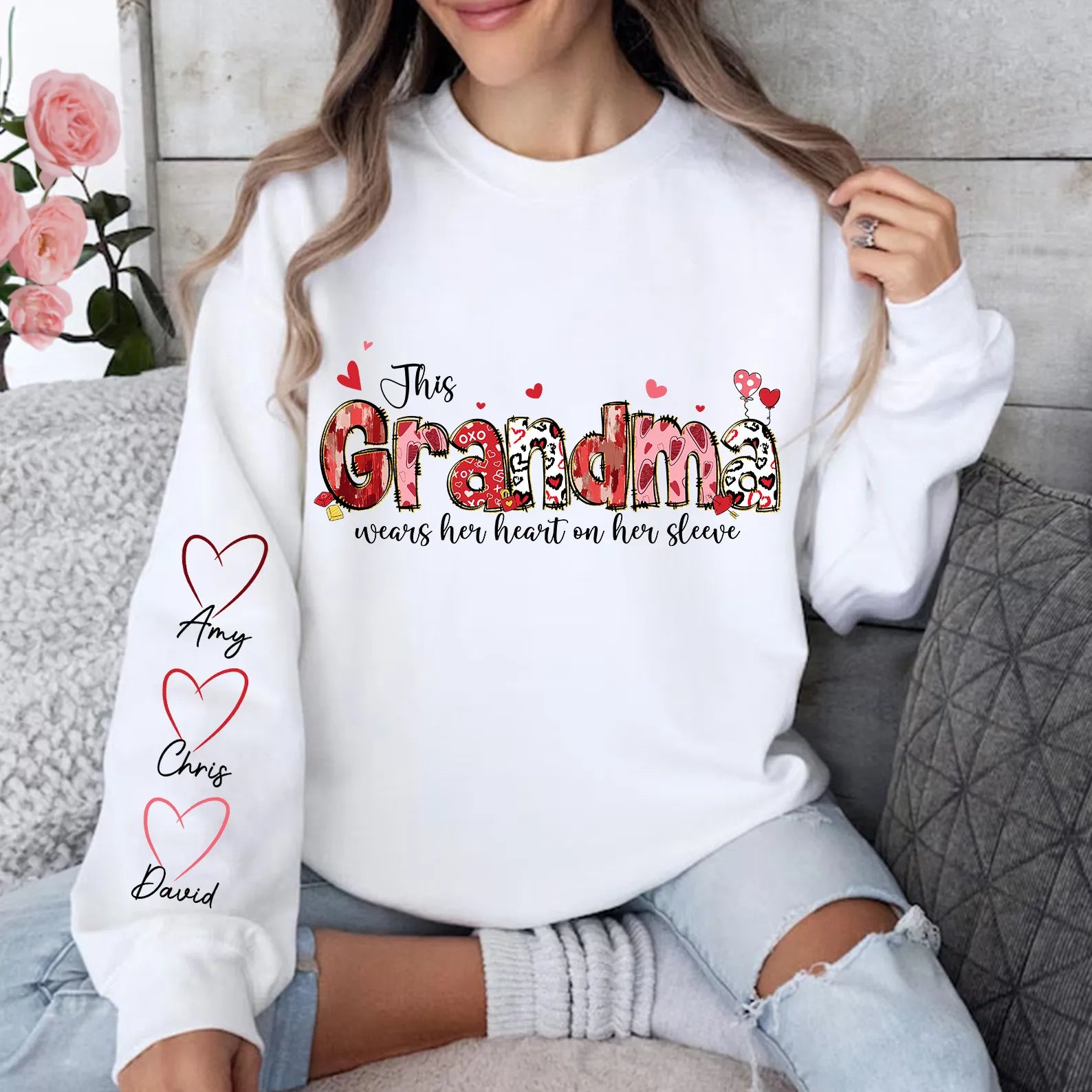 Cette maman porte son cœur sur sa manche - Sweatshirt personnalisé pour maman - Cadeau pour maman et grand-mère