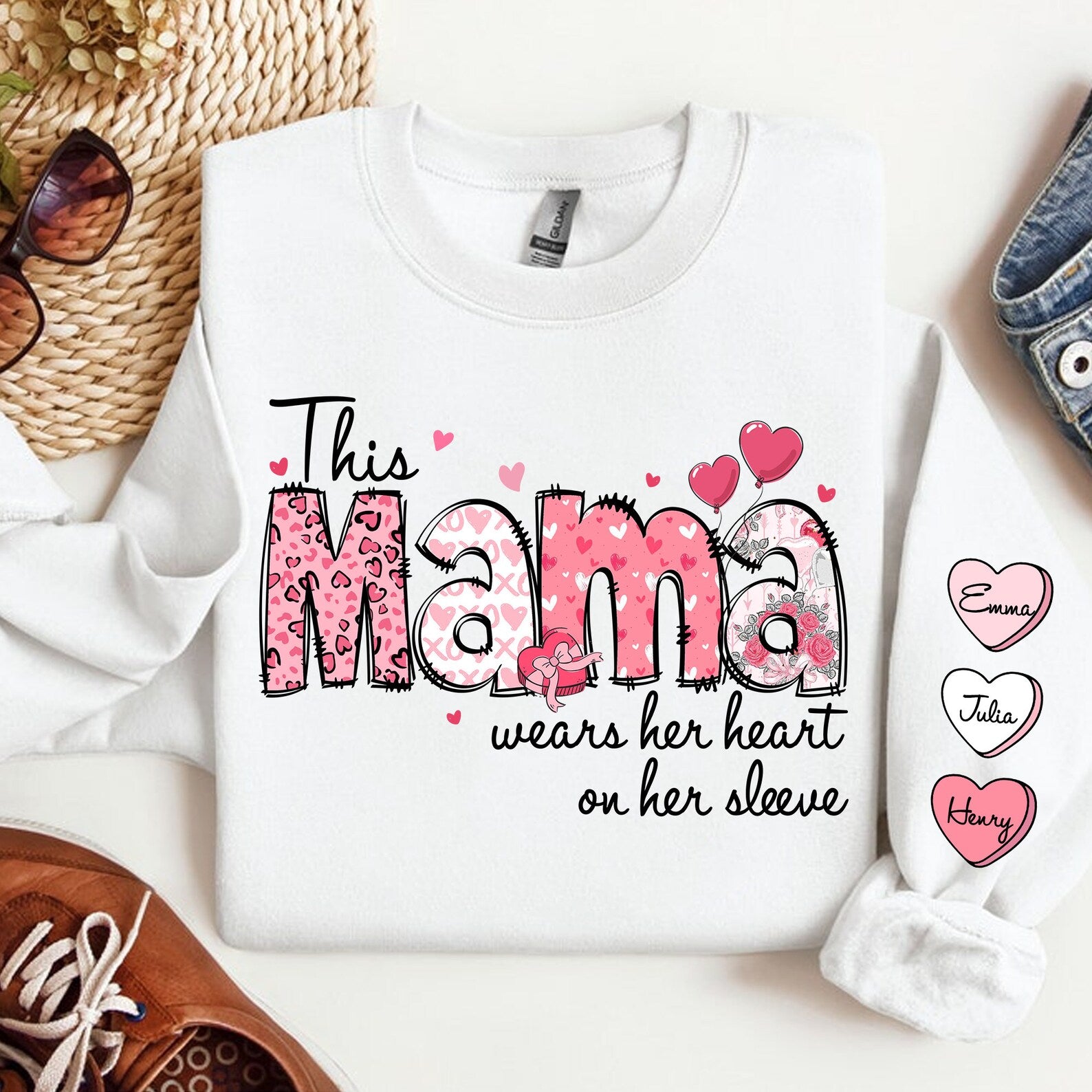 Diese Mama trägt ihr Herz auf der Zunge - Personalisiertes Mama Sweatshirt - Geschenk für Mama &amp; Oma