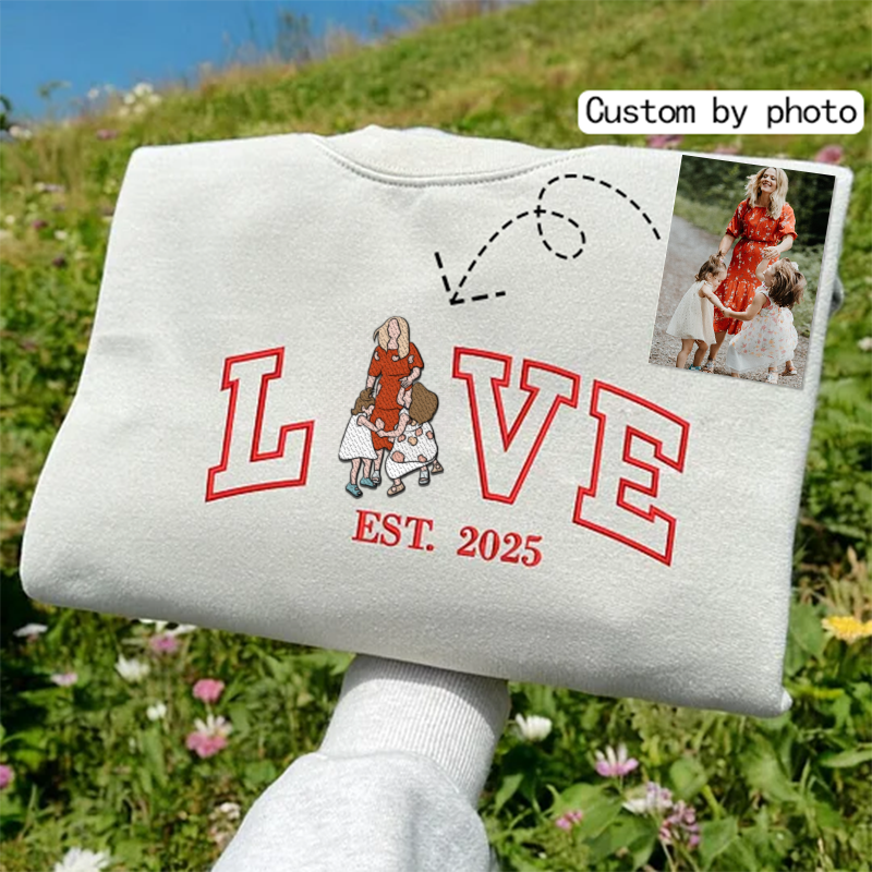 Personalisiertes besticktes Foto „Mom LOVE Est Year“ Rundhalsausschnitt/Hoodie/T-Shirt