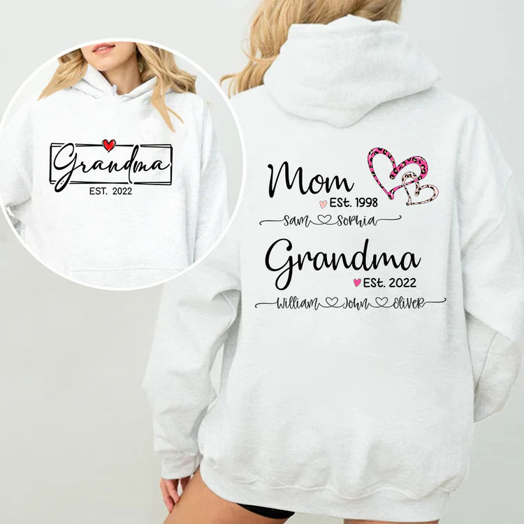 Sudadera personalizada Mom Est. y Grandma Est. con nombres de los niños en la manga - Diseño de corazón de leopardo rosa