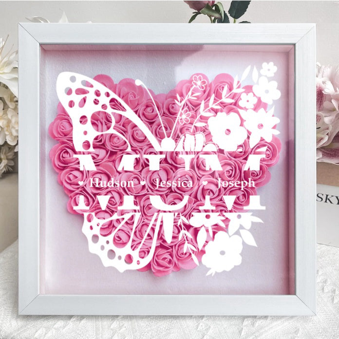 Là où les papillons portent votre amour - Boîte d'ombre florale personnalisée pour maman avec les noms de famille