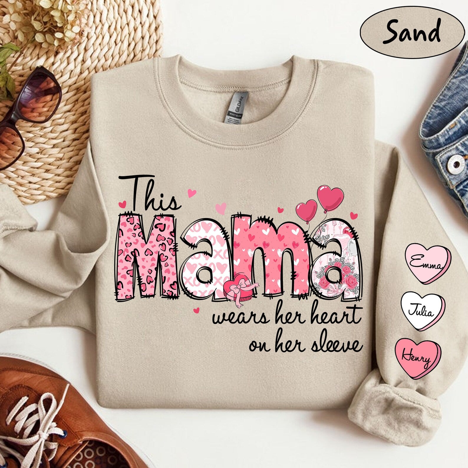 Cette Maman Porte Son Cœur Sur La Manche - Sweatshirt Personnalisé Sur Mesure Pour Maman - Cadeau Pour Maman & Grand-mère