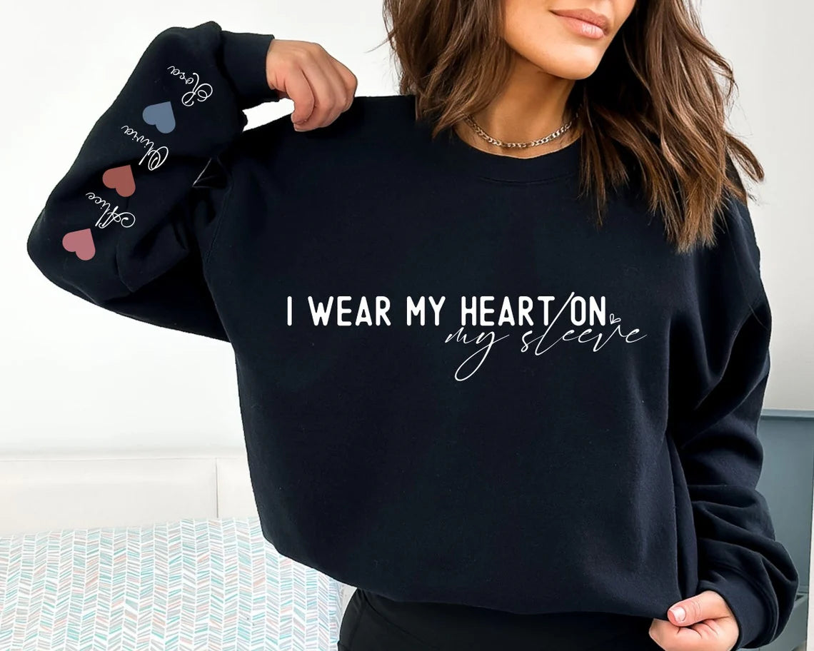 Llevo Mi Corazón En La Manga - Sudadera Familiar Personalizada - El Mejor Regalo Para Mamá