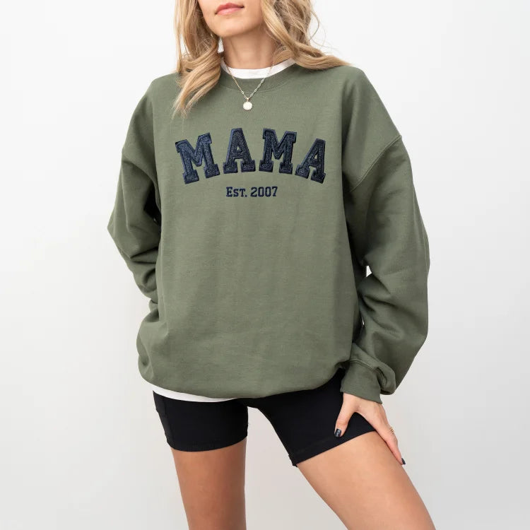 Sweat-shirt Mama brodé personnalisé avec les noms des enfants sur la manche