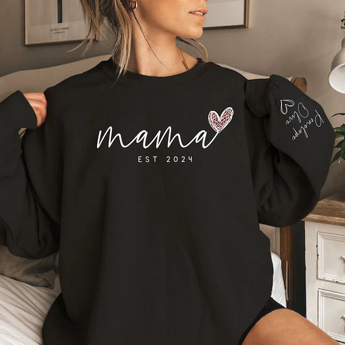 Unendliche Liebe für Mama – Individuelles Mama-Sweatshirt mit Kindernamen auf dem Ärmel 