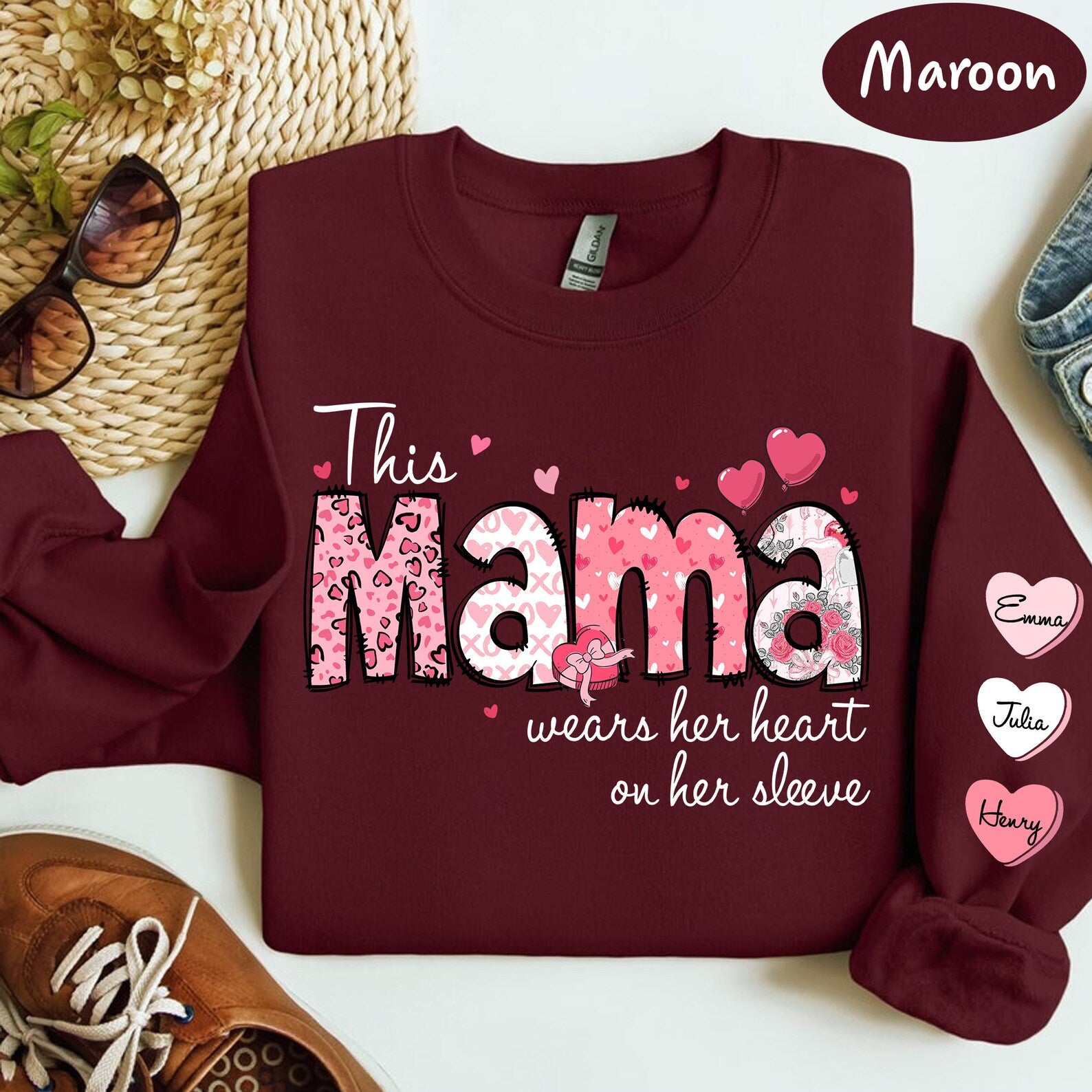Cette Maman Porte Son Cœur Sur La Manche - Sweatshirt Personnalisé Sur Mesure Pour Maman - Cadeau Pour Maman & Grand-mère