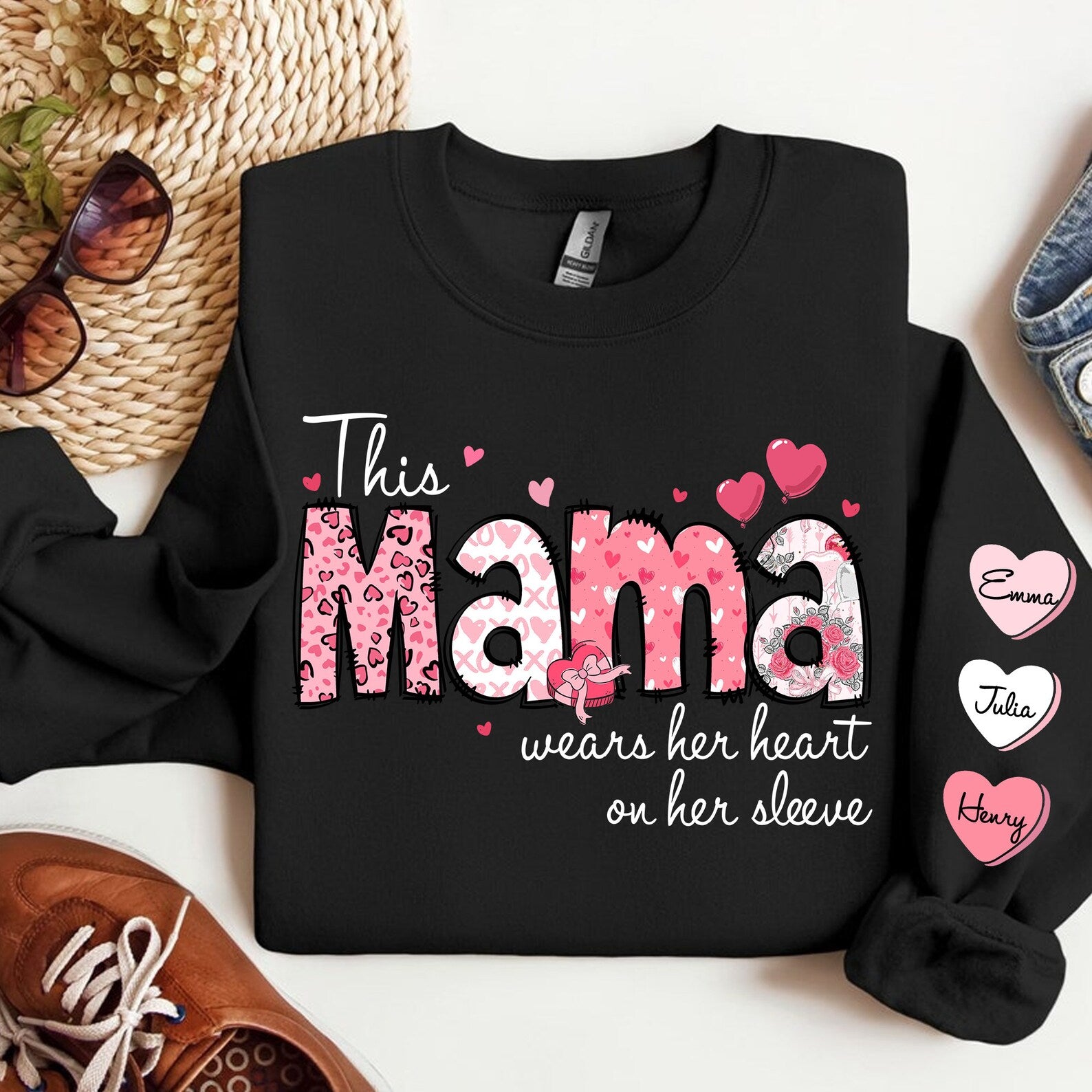 Diese Mama trägt ihr Herz auf der Zunge - Personalisiertes Mama Sweatshirt - Geschenk für Mama &amp; Oma