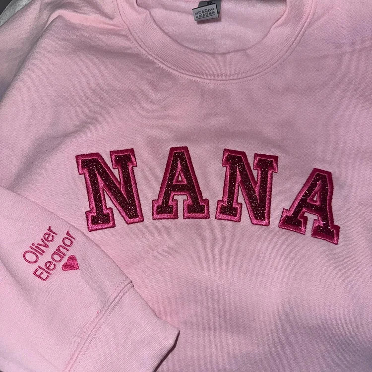 Sweat-shirt Mama brodé personnalisé avec les noms des enfants sur la manche