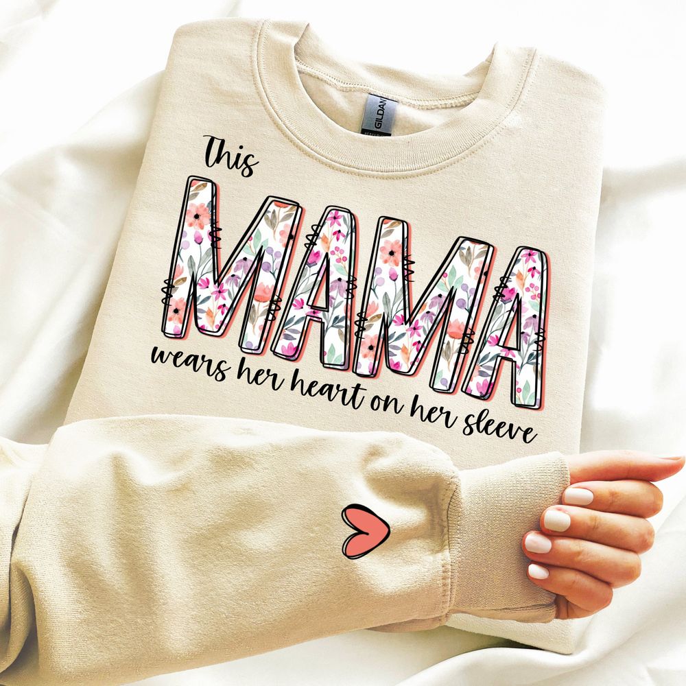 Cette maman porte son cœur sur sa manche - Sweatshirt personnalisé pour maman - Cadeau pour maman et grand-mère