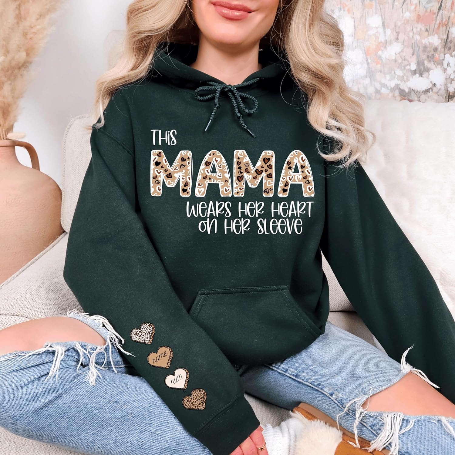Esta Mamá Lleva Su Corazón en la Manga - Sudadera Personalizada para Mamá - Regalo para Mamá y Abuela