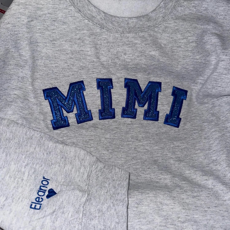 Sweat-shirt Mama brodé personnalisé avec les noms des enfants sur la manche