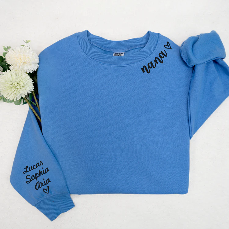 Sweat-shirt à col rond brodé "Mom Dad Nana Mimi Grandma Gift" avec les noms des enfants sur la manche