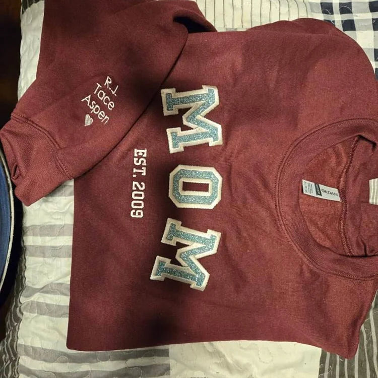 Sweat-shirt Mama brodé personnalisé avec les noms des enfants sur la manche