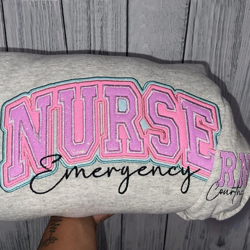 Sudadera de triple capa personalizada para enfermera – Bordado brillante con purpurina para un look único