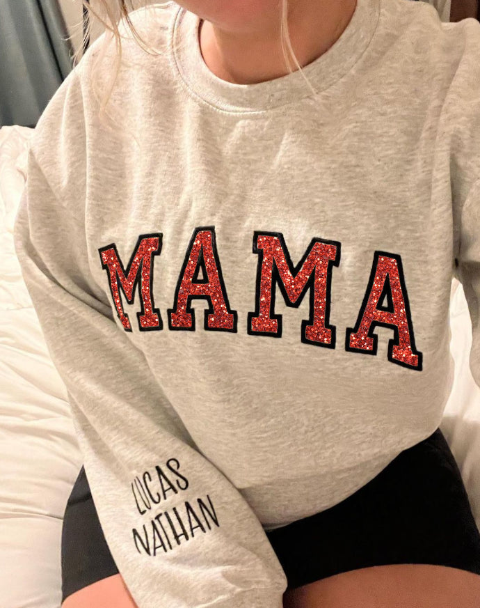 Personalisiertes, besticktes MAMA-Sweatshirt aus Glitzer-Vinyl mit Design am Ärmel – Geschenk für Mama