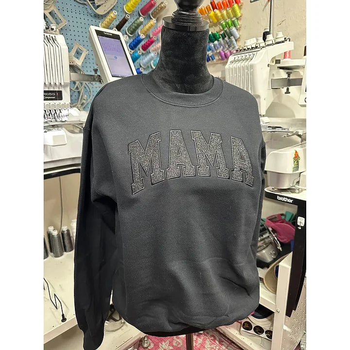 Personalisiertes, besticktes MAMA-Sweatshirt aus Glitzer-Vinyl mit Design am Ärmel – Geschenk für Mama