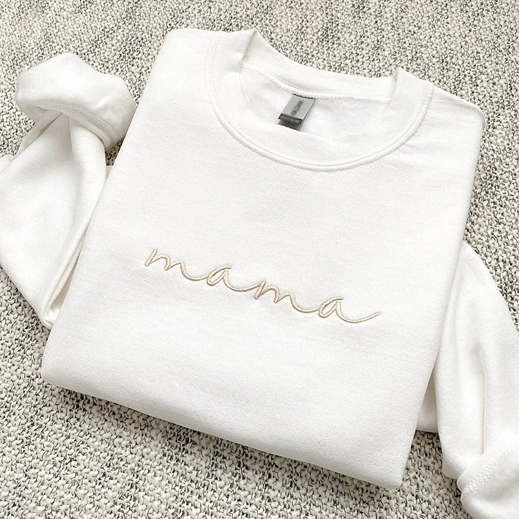 Sudadera personalizada bordada como regalo para mamá con el nombre del niño en la manga