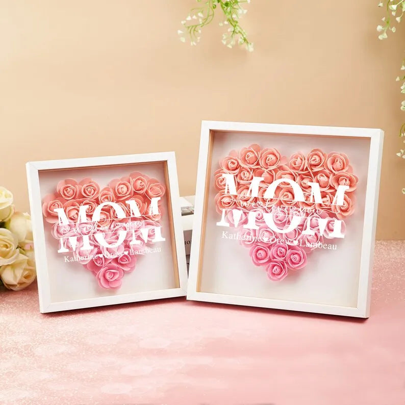Boîte à ombres en forme de cœur de fleurs personnalisée pour maman, grand-mère, maman, nana - Cadre personnalisé cadeau pour la fête des mères Roses boîte à ombres avec noms