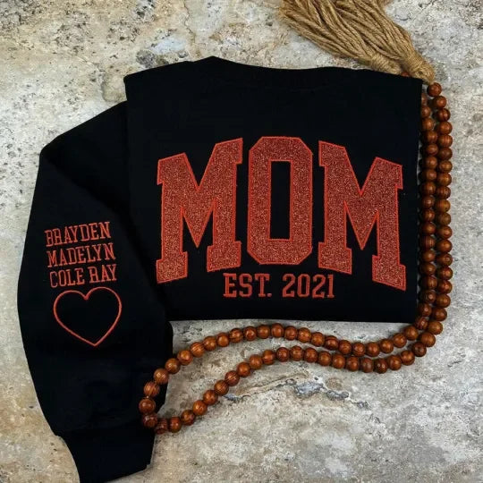 Personalisiertes, besticktes MAMA-Sweatshirt aus Glitzer-Vinyl mit Design am Ärmel – Geschenk für Mama