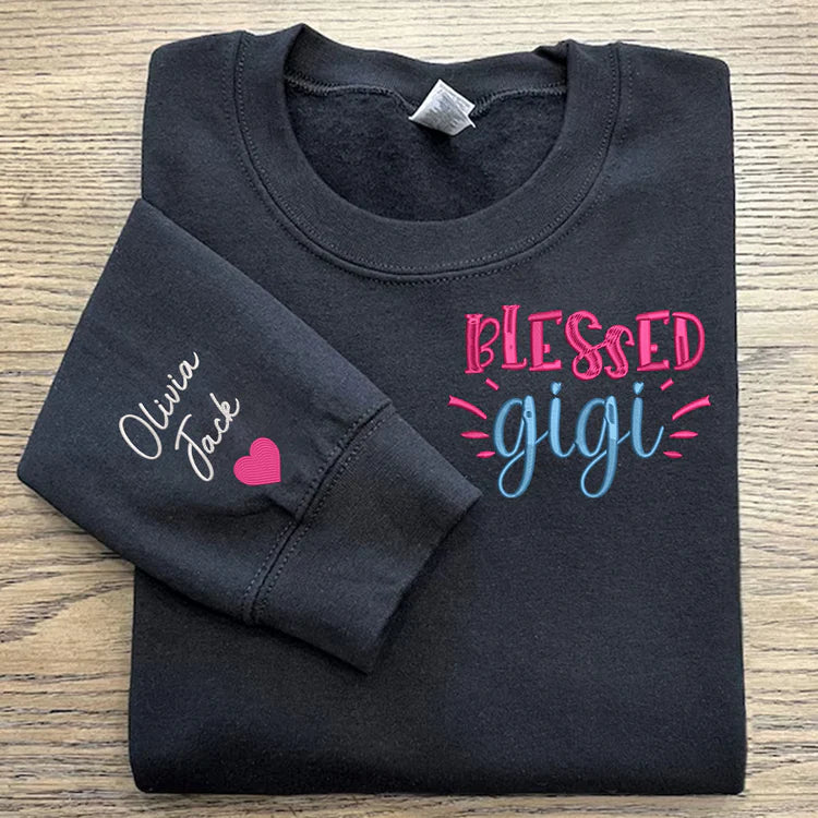 Sweatshirt personnalisé brodé Blessed Gigi Valentine - Cadeau pour maman grand-mère