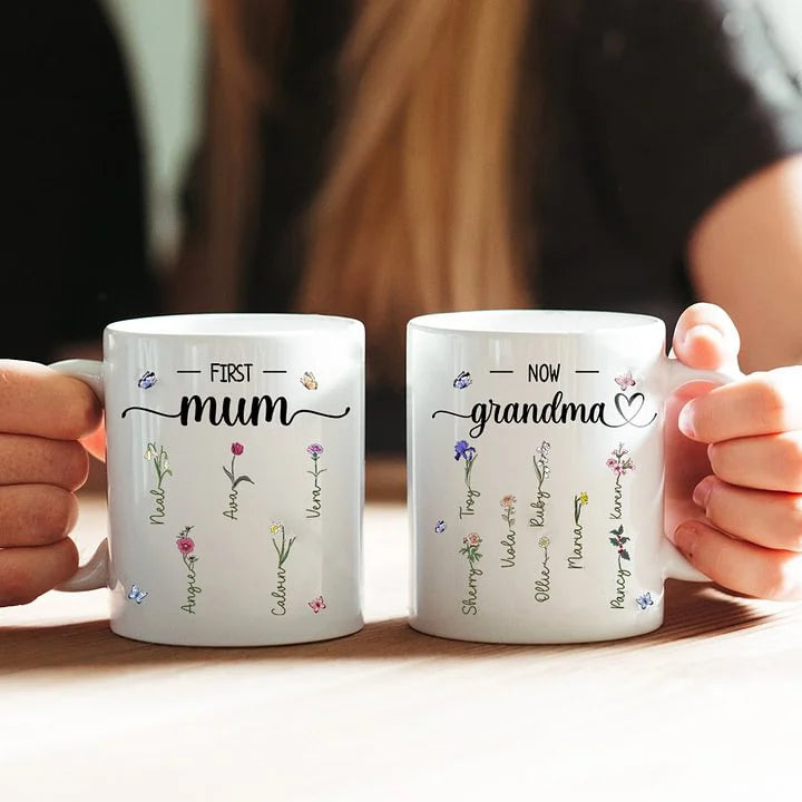 Tasse mit Farbwechsel und Blumendruck „First Mum Now Grandma“