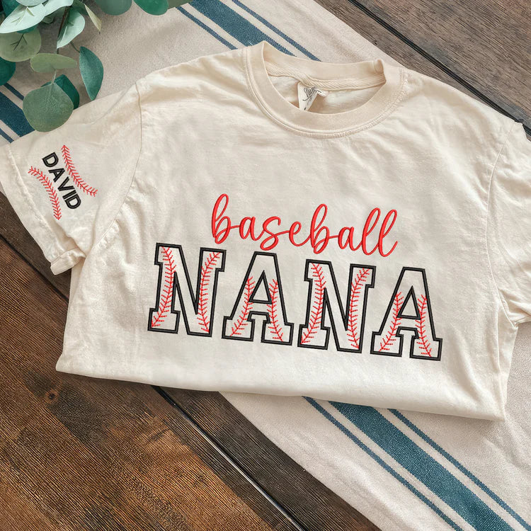 Sweat-shirt personnalisé brodé Nana Est pour la fête des mères de grand-mère