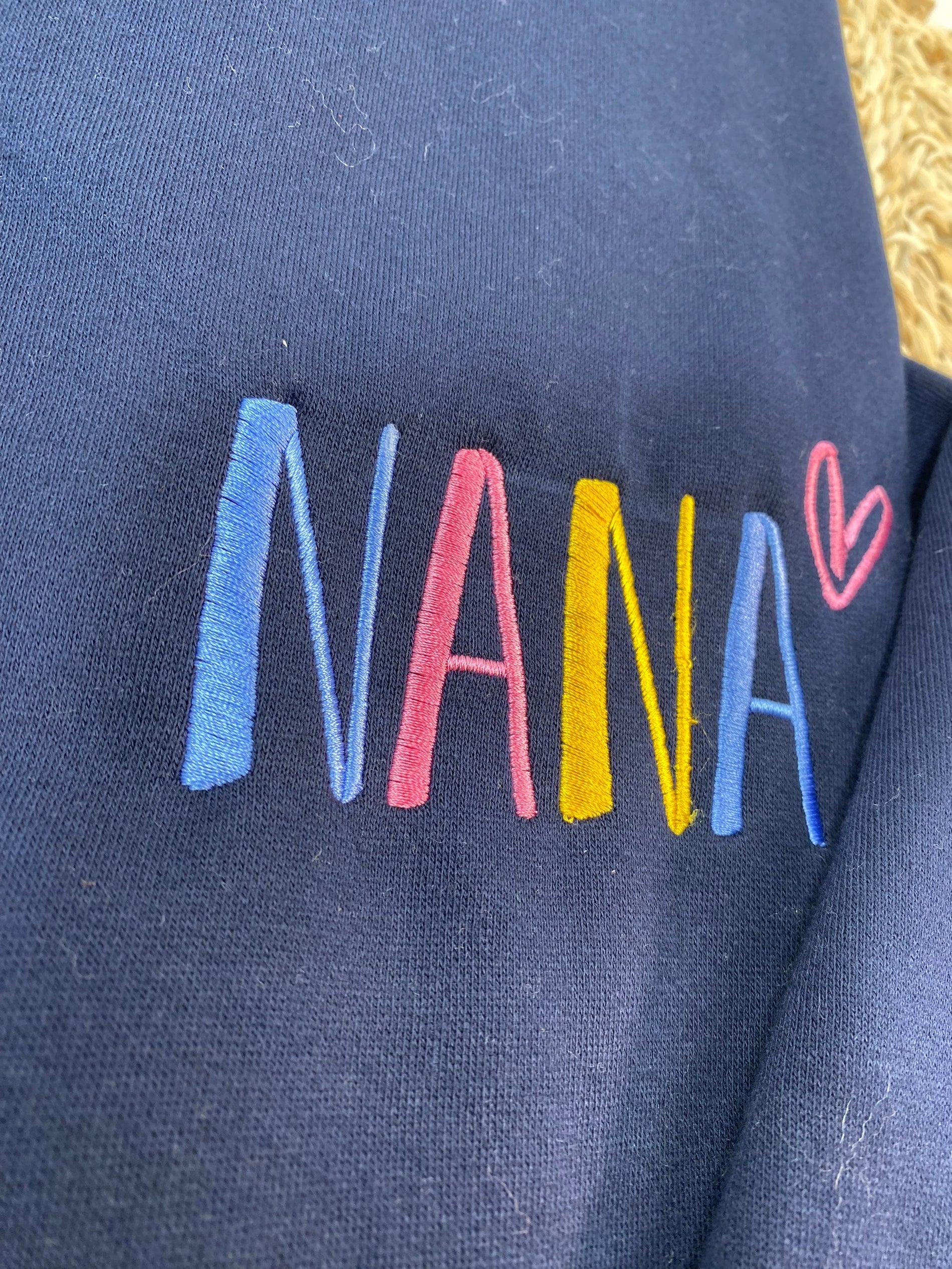 Benutzerdefiniertes besticktes Oma-Trend-Sweatshirt - Geschenk für Mama Oma