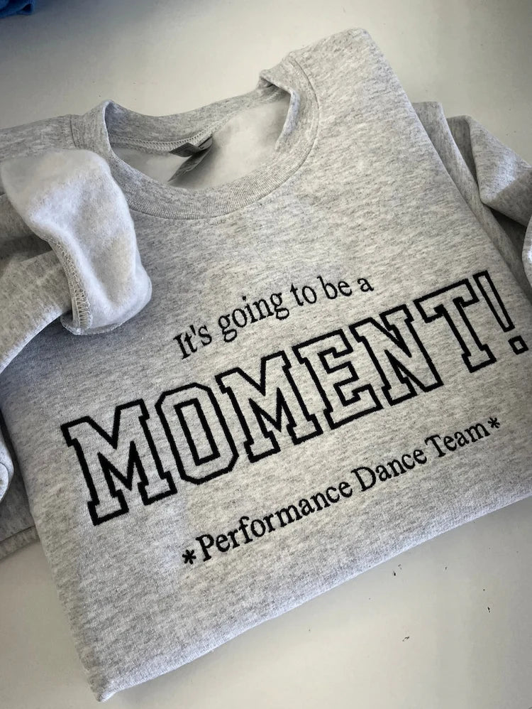 Besticktes Sweatshirt mit individuellem Text, Personalisiertes Oma-Geschenk, Grammy, Oma, Nana, Gigi, Mimi, Mama-Geschenk für Weihnachten Sweatshirt