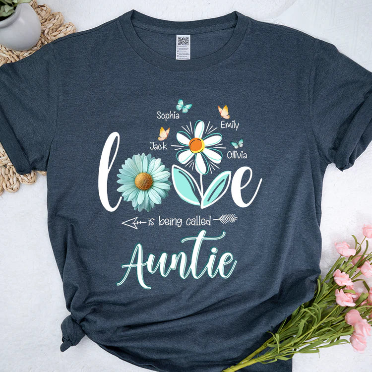 Camiseta "Love is Being Called Auntie", camiseta personalizada con nombres de niños, regalos para mamá y para el Día de la Madre - regalo personalizado