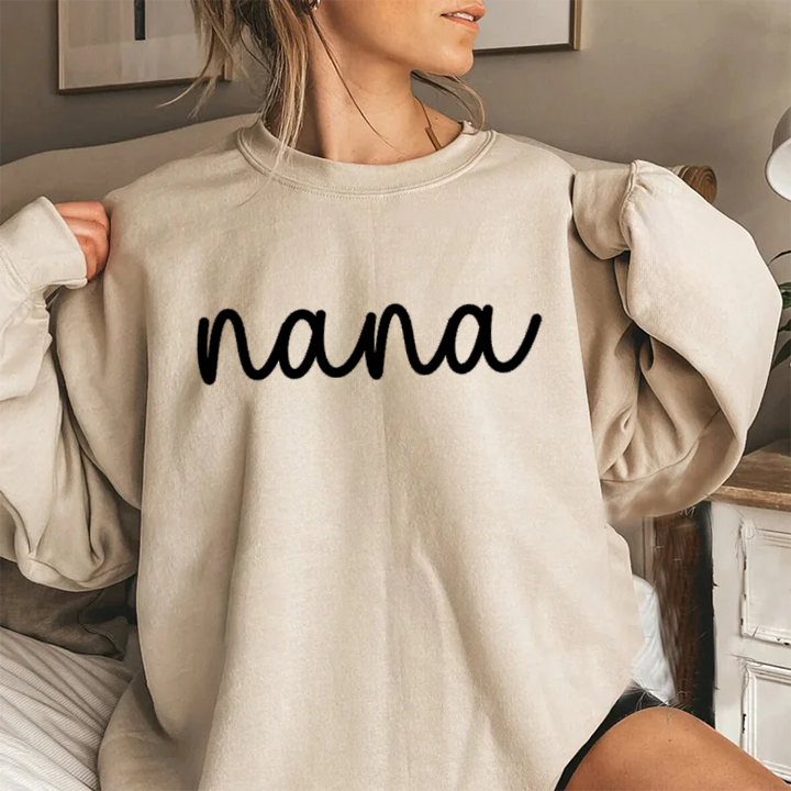 Sweatshirt brodé Nana avec le nom de l'enfant sur la manche Sweatshirt personnalisé Cadeau pour maman grand-mère