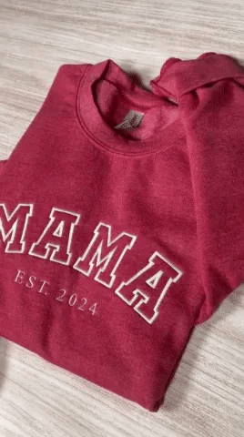 Personalisiertes Sweatshirt mit Aufnäher für Mama und Papa mit Datum und Namen – Geschenk zum Muttertag und Vatertag