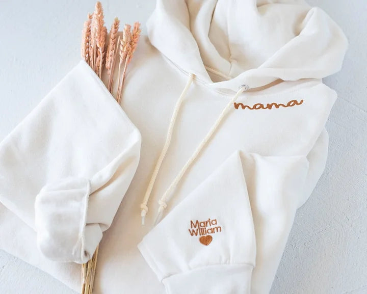 Bestickter Kapuzenpullover mit individuellem Kragen und Ärmeln, bestickter Kapuzenpullover für Mama, Großmutter und Kindernamen – Muttertagsgeschenk