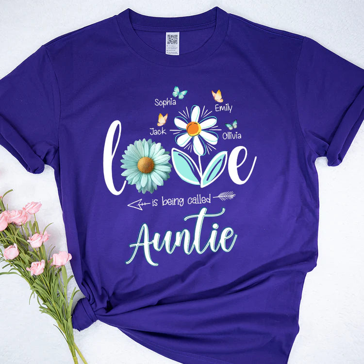 T-shirt Love is Being Called Auntie, T-shirt personnalisé avec les noms des enfants, cadeaux pour maman et pour la fête des mères - Cadeau personnalisé