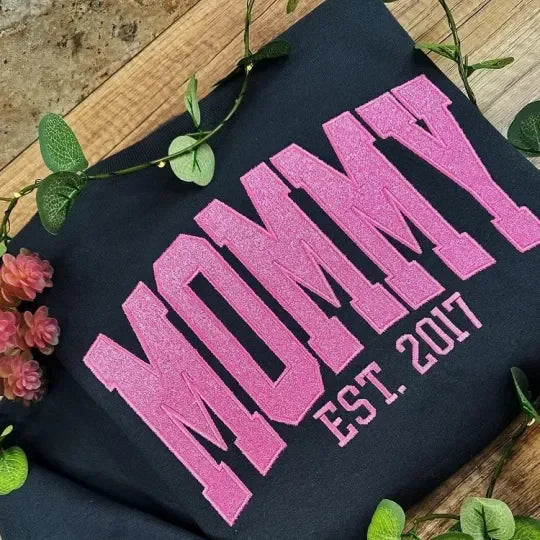 Sudadera MAMA personalizada para la familia con vinilo brillante bordado y diseño en la manga - Regalo para mamá