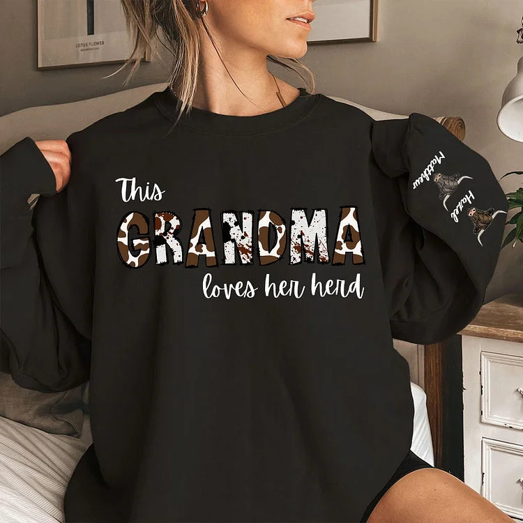 Personalisierte Kuh-Shirts, personalisierte Geschenke, Muttertagsgeschenk, Kuh-Print-Mama-Shirt, individueller Kindername auf dem Ärmel, Mama liebt ihre Herde