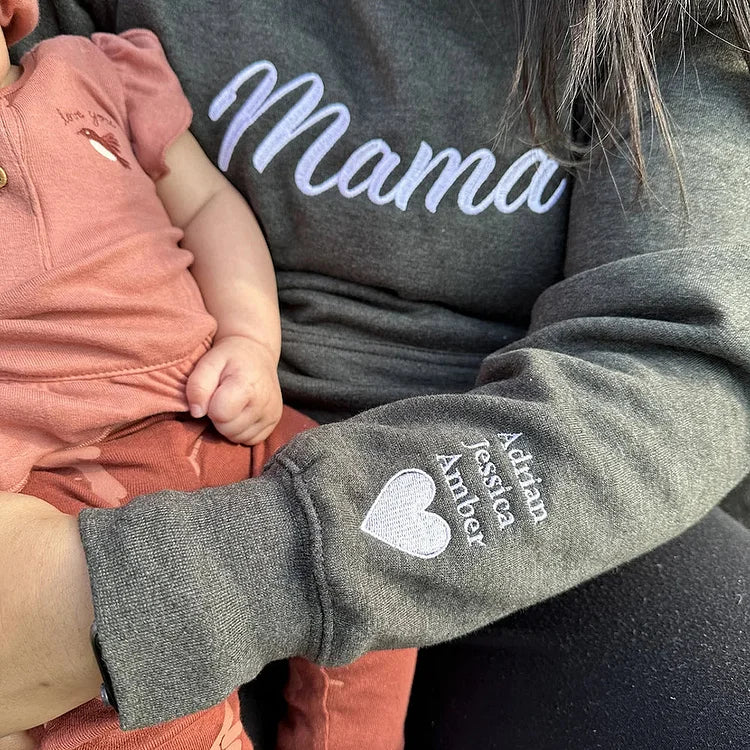 Sweat-shirt Mama brodé personnalisé avec noms sur la manche