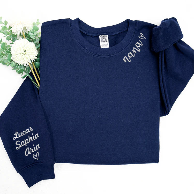 Sweat-shirt à col rond brodé "Mom Dad Nana Mimi Grandma Gift" avec les noms des enfants sur la manche