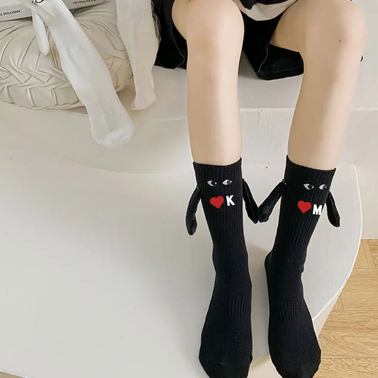 Calcetines unisex magnéticos para pareja con iniciales personalizadas bordadas, regalo para el Día de San Valentín, regalo de cumpleaños