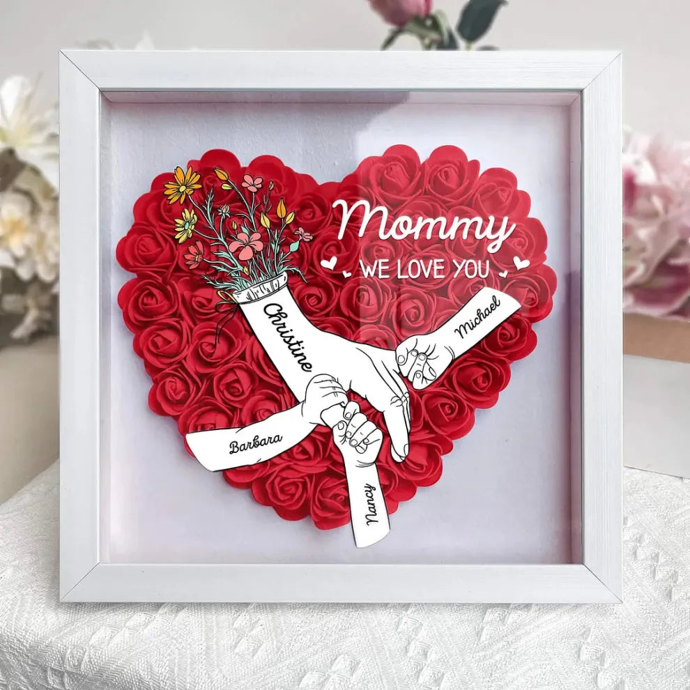Mains de Maman Tenant "Nous t'aimons" - Boîte à Ombres Fleurie Personnalisée avec Lumière LED