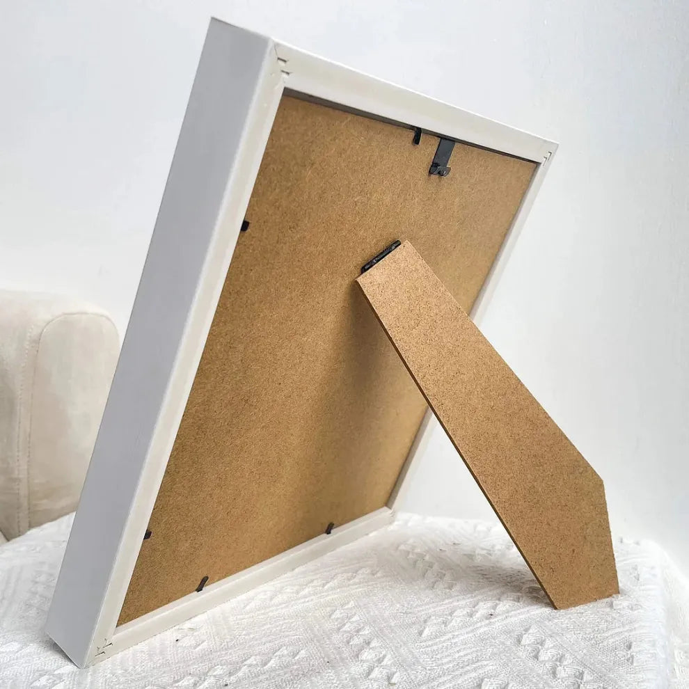 Mains de Maman Tenant "Nous t'aimons" - Boîte à Ombres Fleurie Personnalisée avec Lumière LED