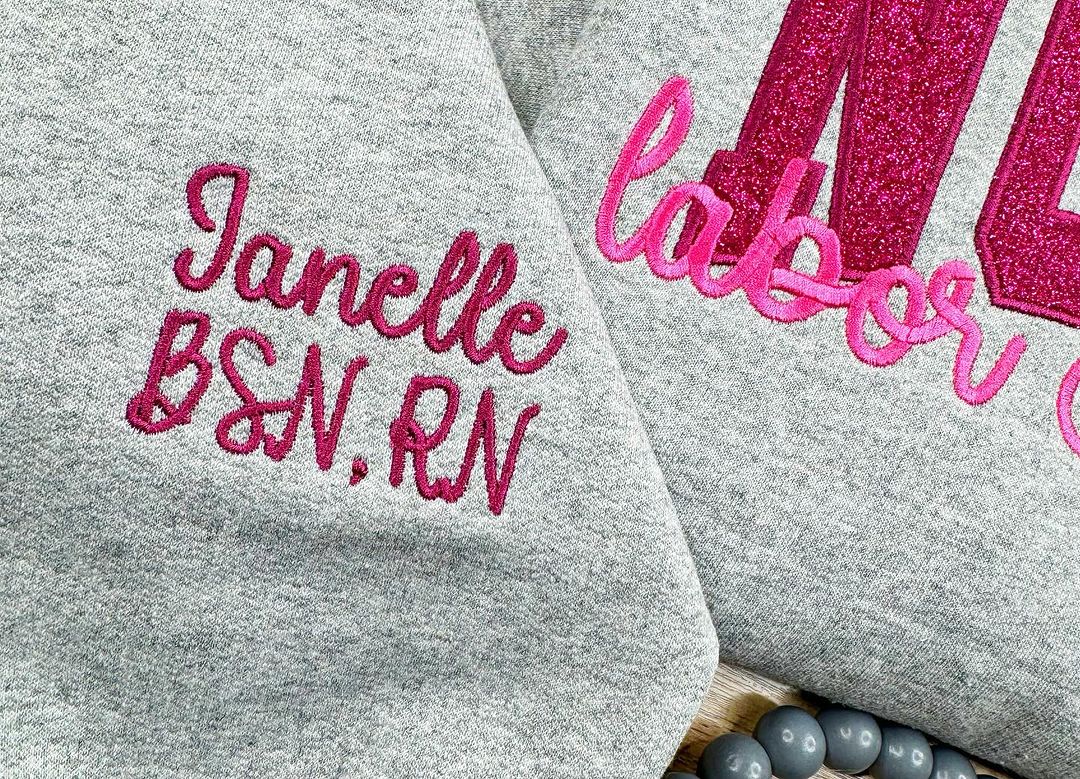 Sweatshirt pailleté scripté NURSE
