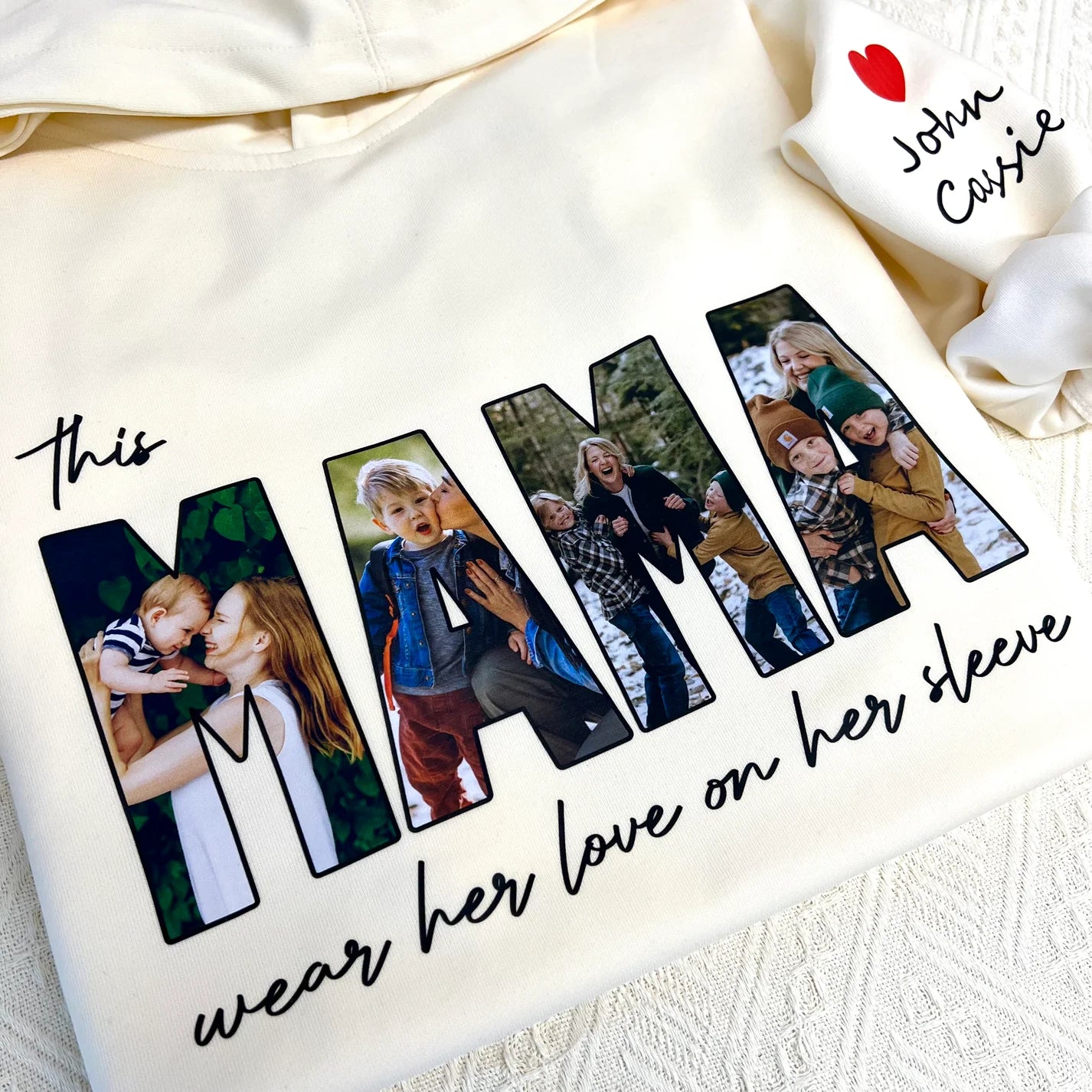 Felpa con foto personalizzata "This MAMA wears her love on her sleeve" - Regalo per la mamma