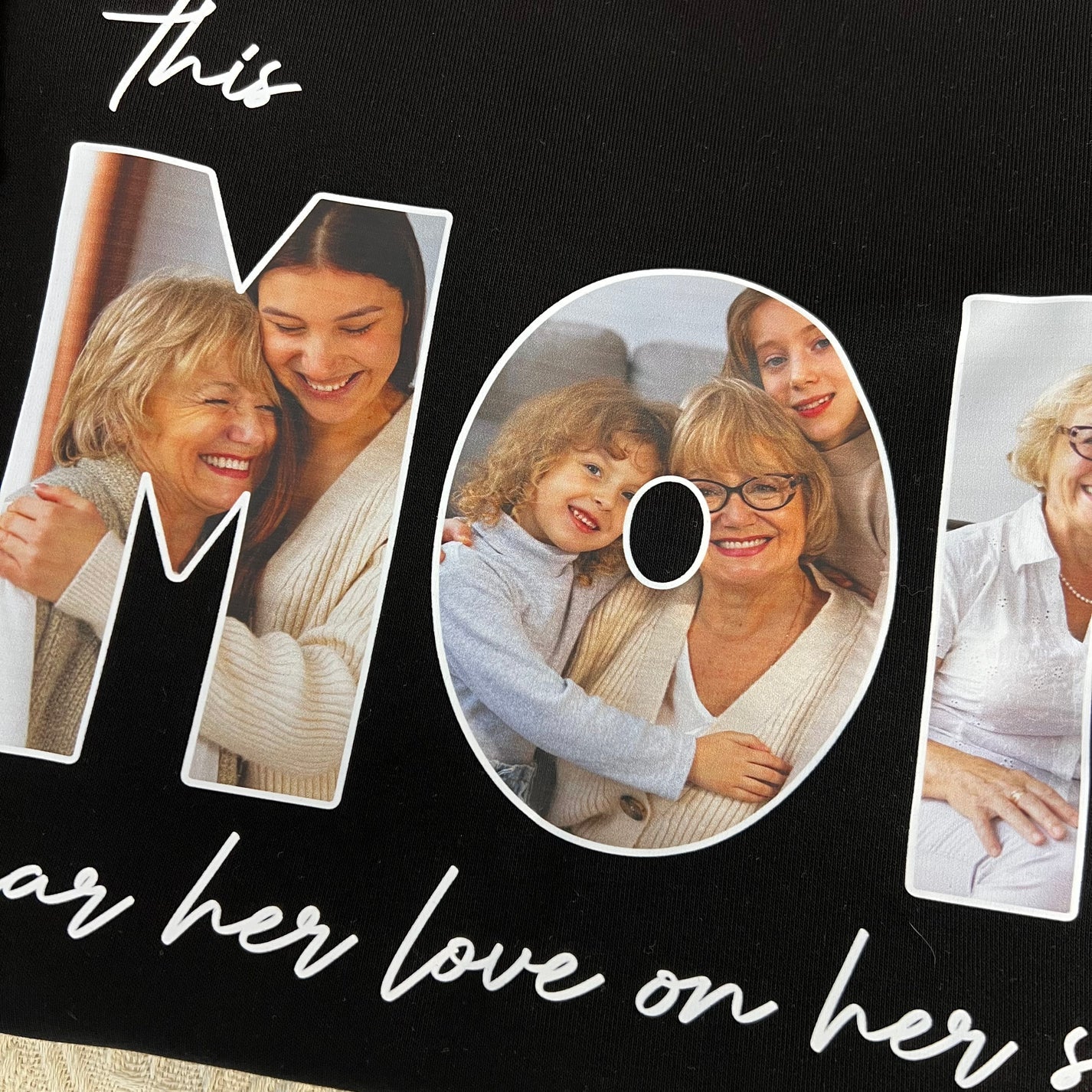 Felpa con foto personalizzata "This MAMA wears her love on her sleeve" - Regalo per la mamma