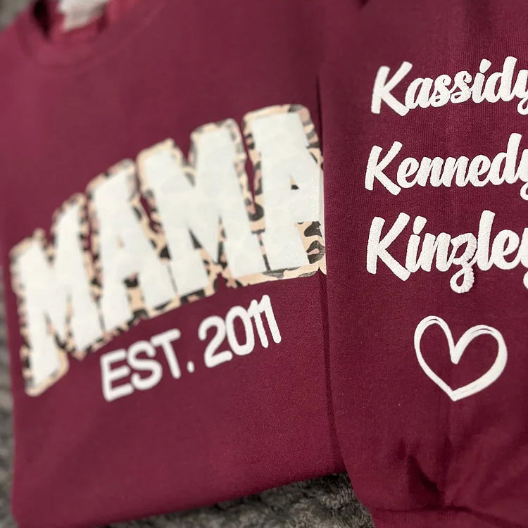 Sweatshirt/hoodie personnalisé Mama Leopard Puff Print avec le nom de l'enfant sur la manche