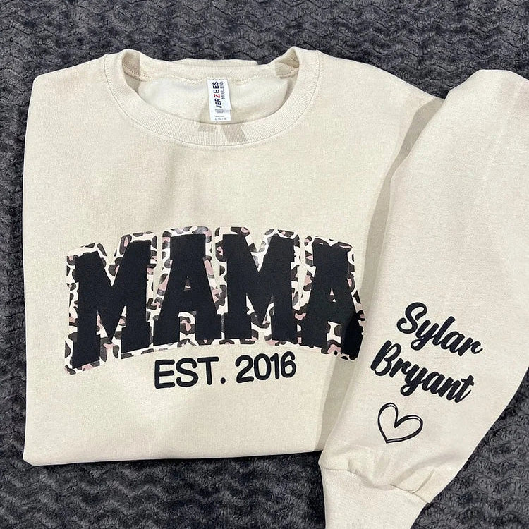 Sweatshirt/hoodie personnalisé Mama Leopard Puff Print avec le nom de l'enfant sur la manche