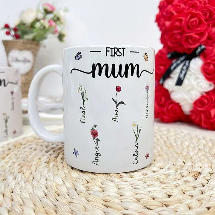 Tasse mit Farbwechsel und Blumendruck „First Mum Now Grandma“