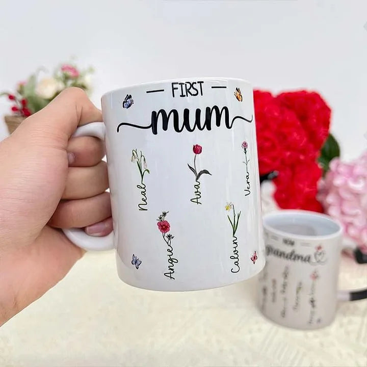 Tasse mit Farbwechsel und Blumendruck „First Mum Now Grandma“