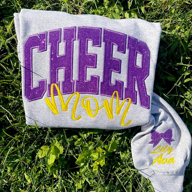 Personalisiertes Glitzer besticktes Cheer Mom Sweatshirt